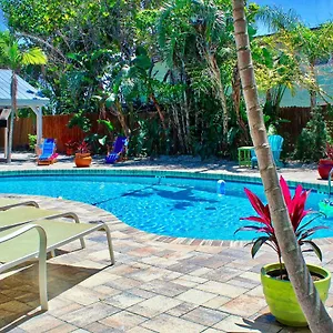 https://coconut-grove-beach-resort-suite-5.hotelstampa.org
